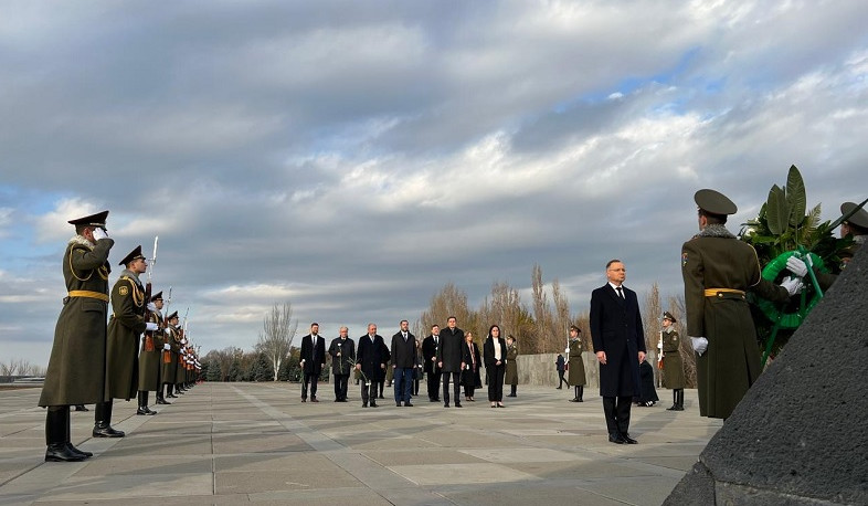 Polşa Prezidenti Erməni Soyqırımı Memorialını ziyarət edib