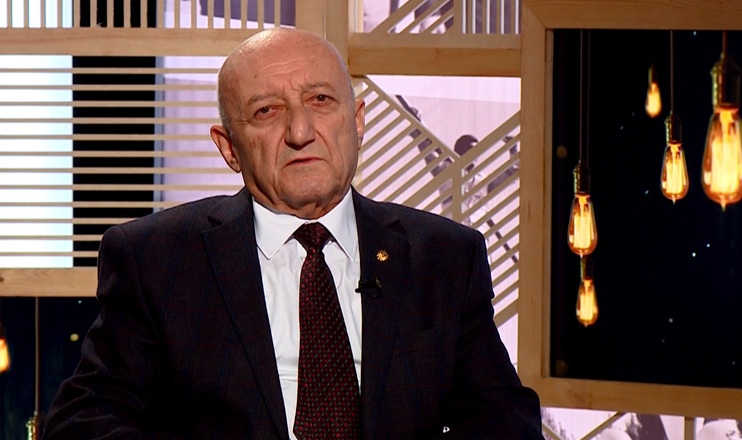 Life in a Palm: Hovhannes Chekijyan