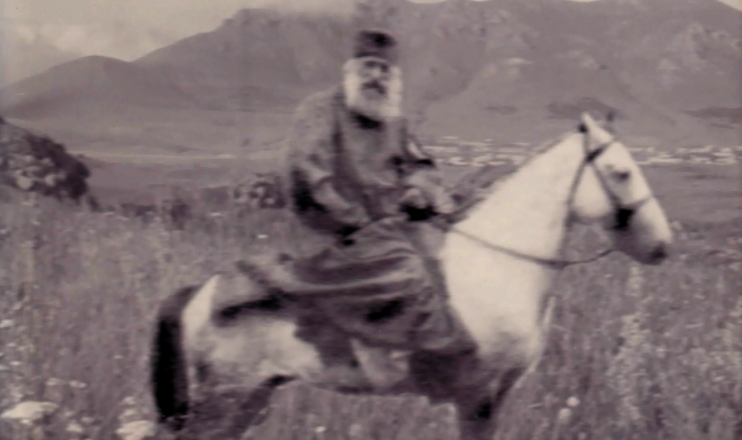 The story of a photo: Khrimyan Hayrik on a horse