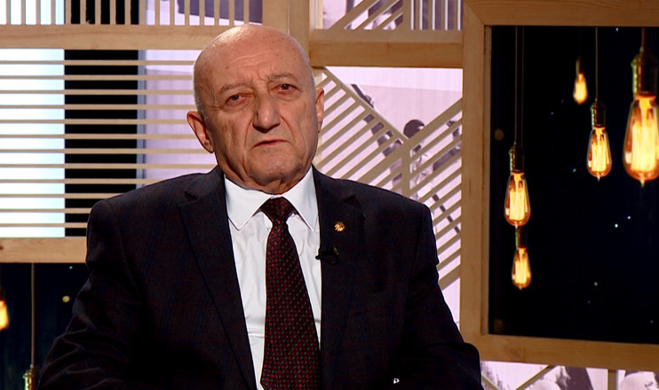 Life in a Palm: Hovhannes Chekijyan