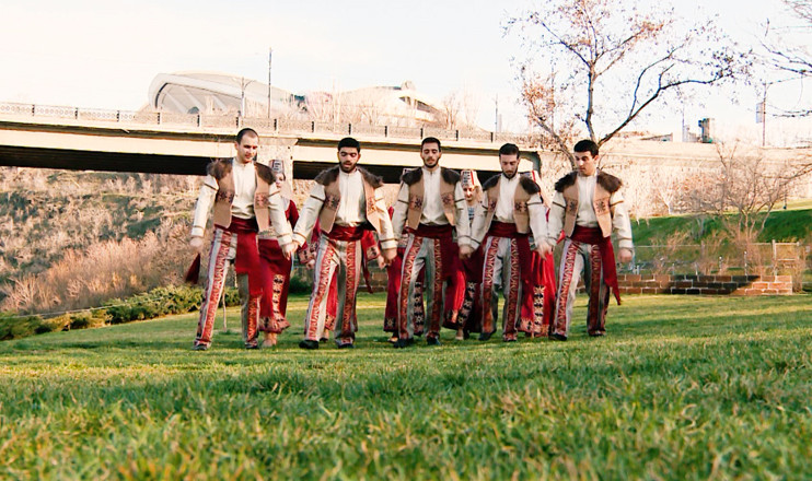 Ուս ուսի. Վանա ձկնորս