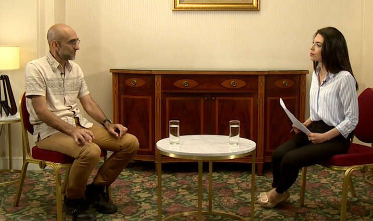 "Agenda: Interview". Tom Catina