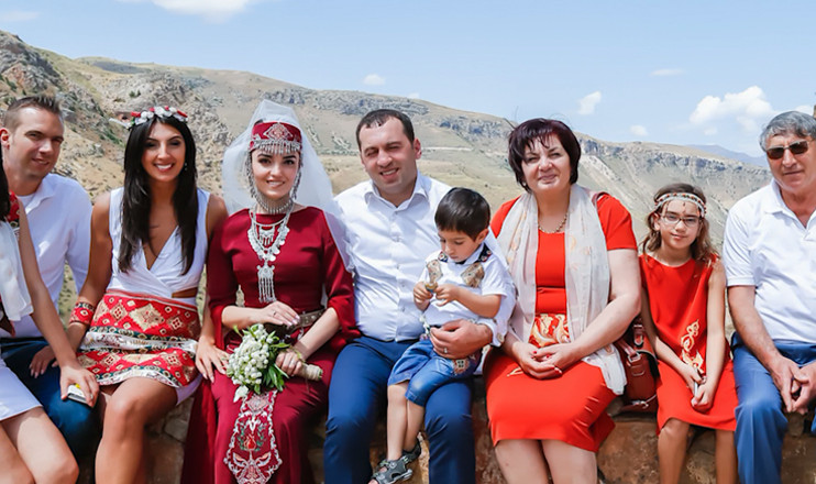 Ընտանիք. Հարոյանները