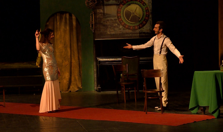 Կուլիսներում. Ռևիզորը