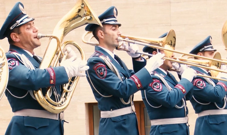 «02»