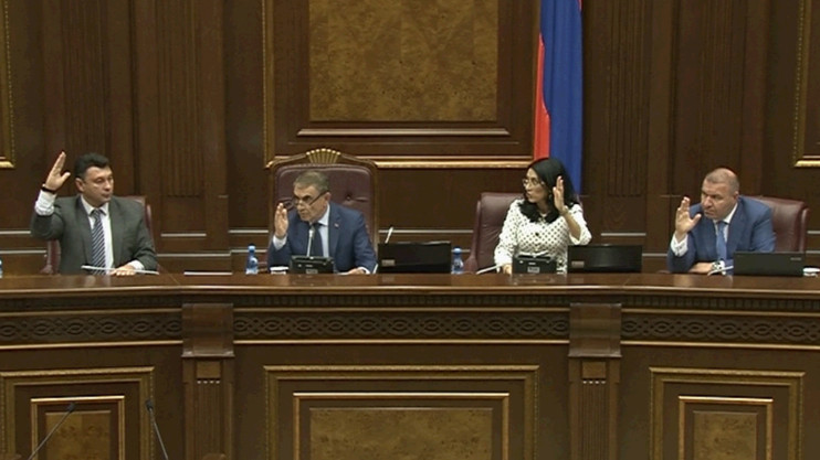 Вести 21:00