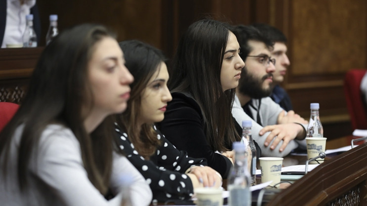 Парламентская неделя