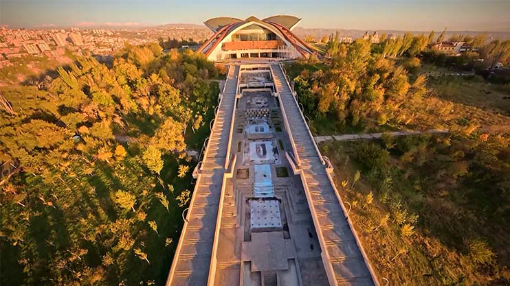 Buildings and Tales: Karen Demirchyan Complex