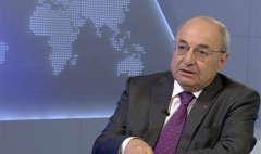 14.04.15 / Հարցազրույց - Վազգեն Մանուկյան