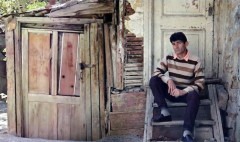 Չակերտներ. Հուսիկ Արա