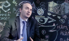Չակերտներ. Բագրատ Ենգիբարյան