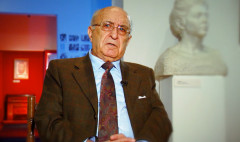 Փակ վարագույր. Ուրիել Ակոստա, Դոկտոր Շտոկման