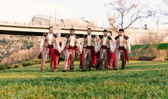 Ուս ուսի. Վանա ձկնորս