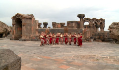 Ուս ուսի. Գորանի