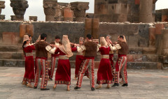 Ուս ուսի. Տալտալա