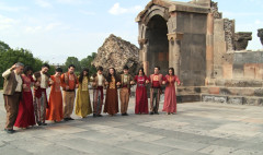 Ուս ուսի. Խըմ-խըմա