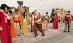 Ուս ուսի. ամփոփում