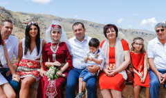 Ընտանիք. Հարոյանները