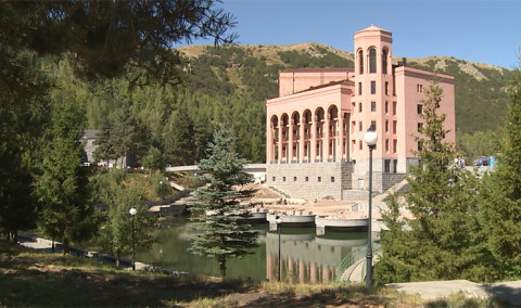 Առաջին տնտեսական