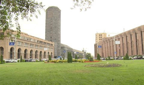 Առաջին տնտեսական