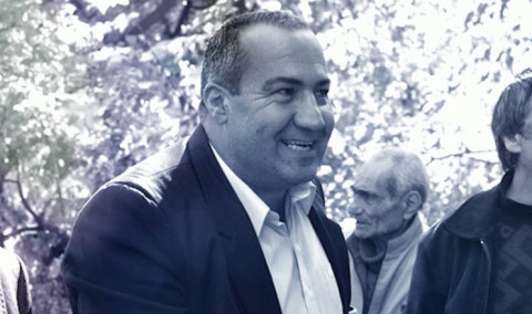 Չակերտներ. Խաչիկ Մանուկյան