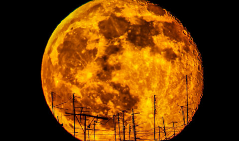 A story of one photo: catching the moon
