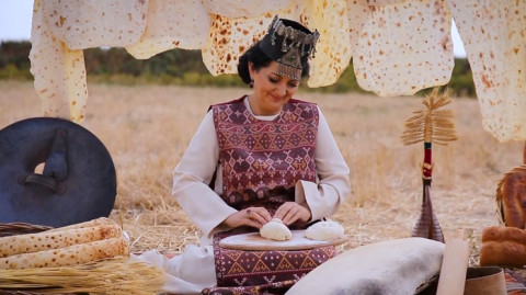 Hayrenian: Bread