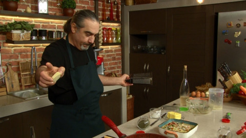 Готовим вместе. Запеканка с курицей, шпинатом и овощами
