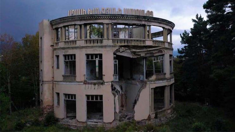 Buildings and Tales: Aghasi Khanjyan's Summerhouse